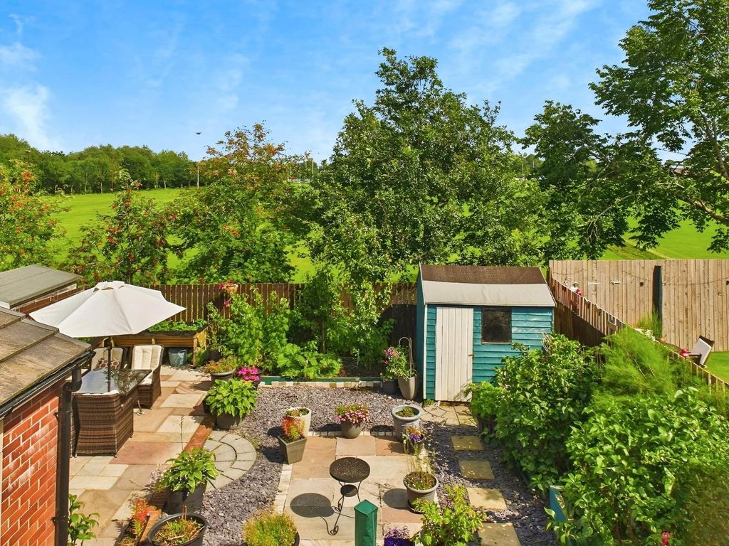 Property photo 2 of 27 Garden Outlook