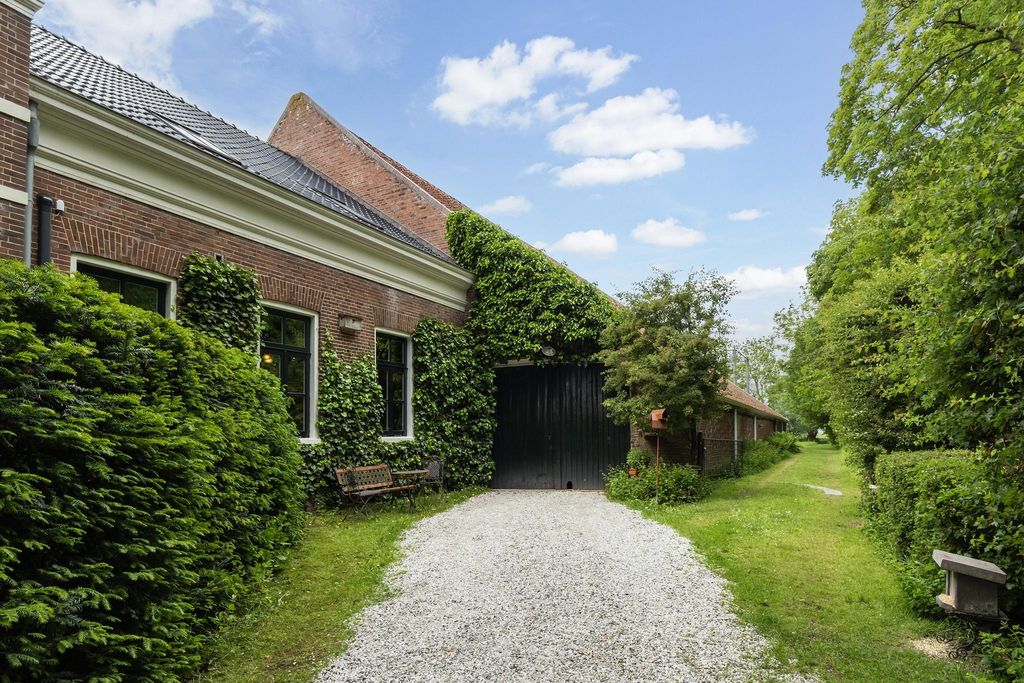 Property photo 3 of 71