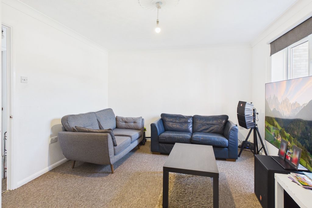 Property photo 3 of 9 Cam02519G0-Pr0408-Still007