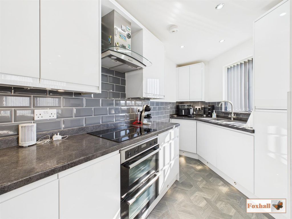 Property photo 2 of 14 Kitchen