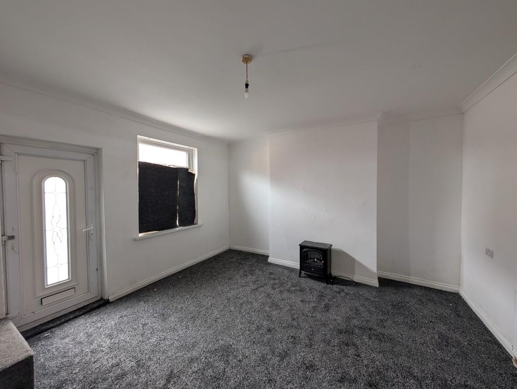 Property photo 3 of 8 Lounge