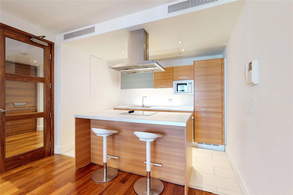 Property photo 3 of 9 Photo 8