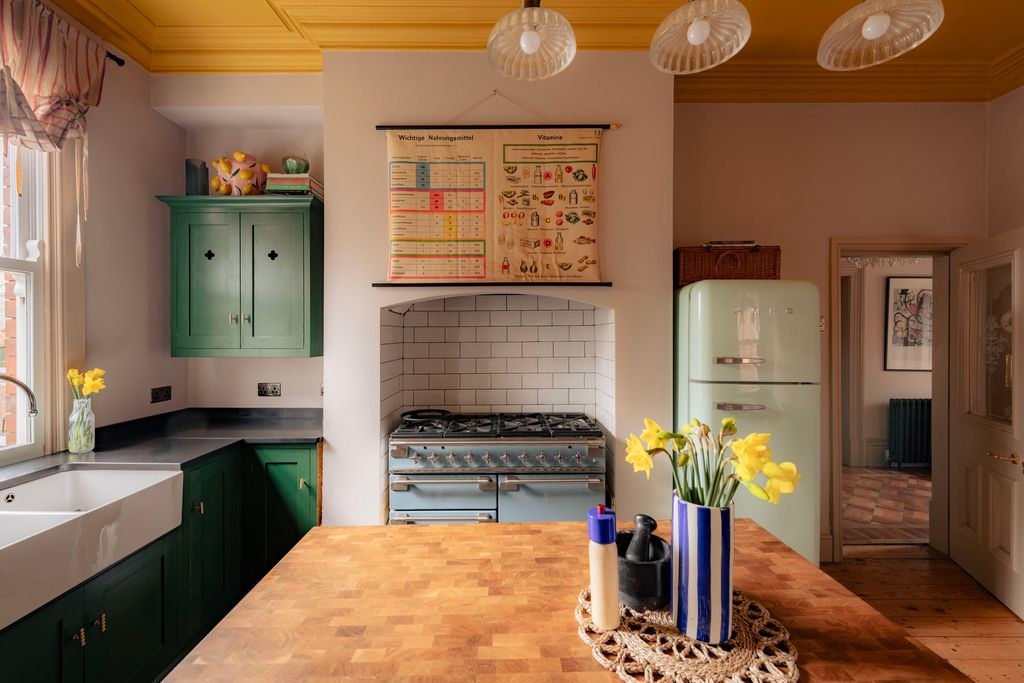 Property photo 3 of 33 331424 - 22 Avenue Road 9.Jpg