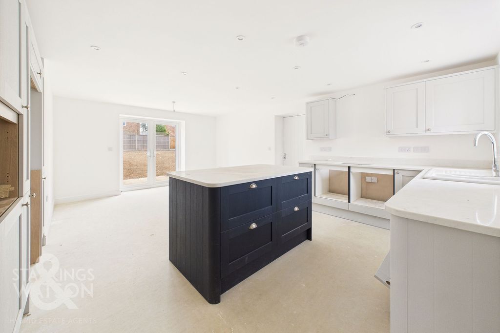 Property photo 2 of 27