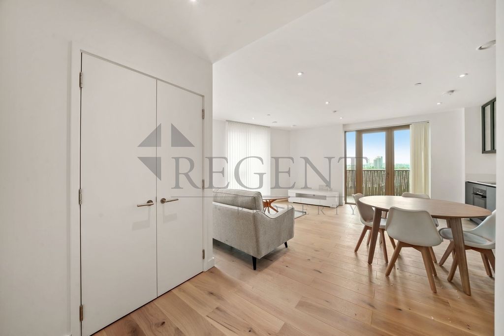 Property photo 3 of 13 Open Plan