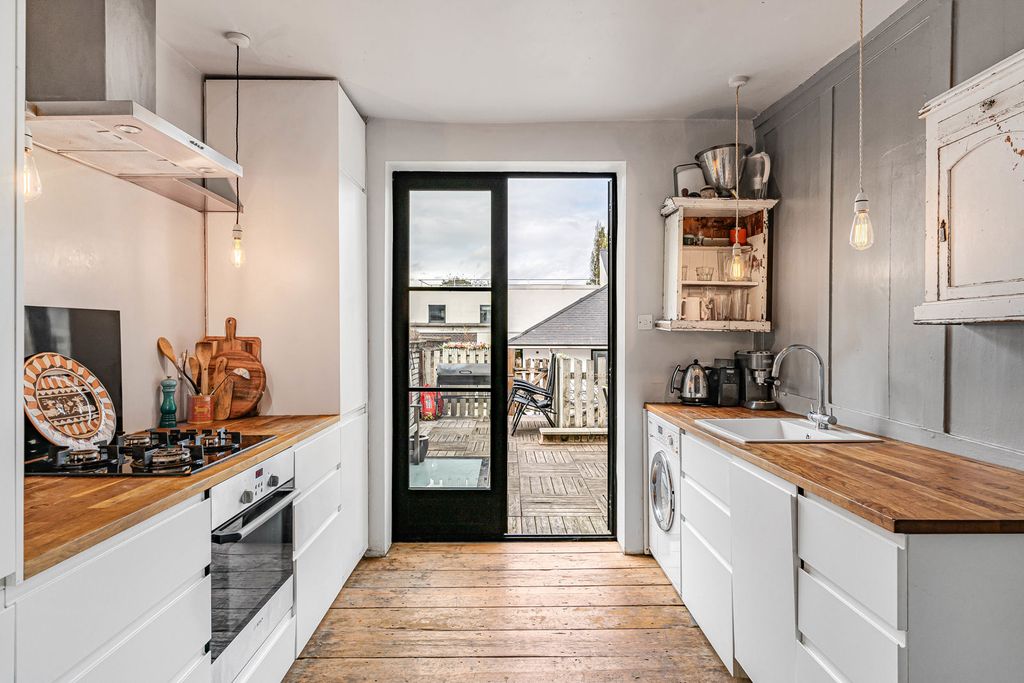 Property photo 2 of 40 Kitchen