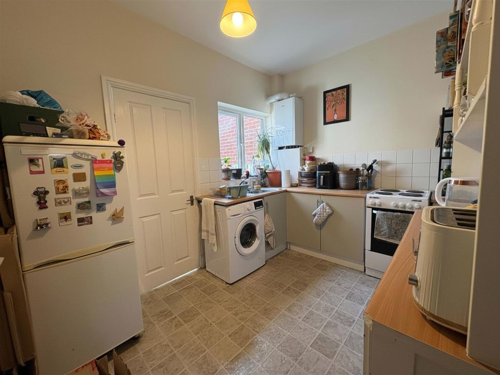 Property photo 3 of 8 Kitchen 14 Brunswick.Png