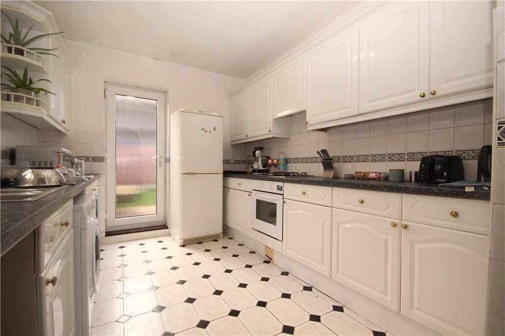 Property photo 2 of 9 Kitchen