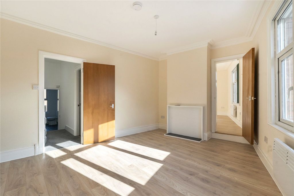 Property photo 2 of 13 Picture No. 61
