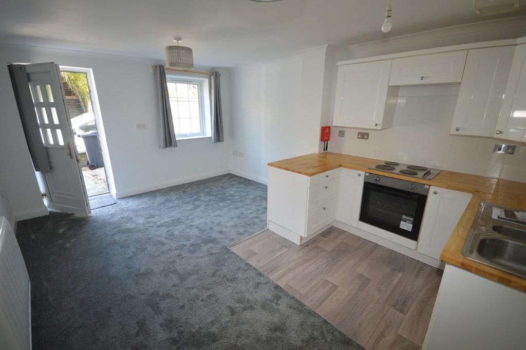 Property photo 3 of 9 Dsc_0028 (Medium).Jpg