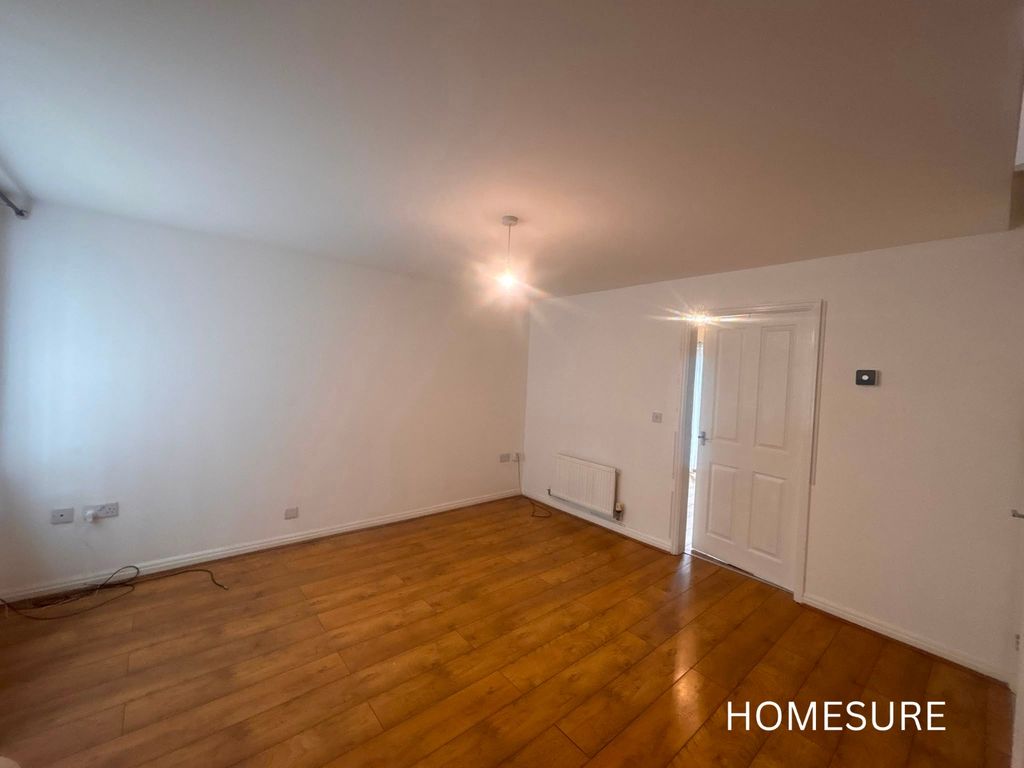 Property photo 3 of 11 Picture No. 21