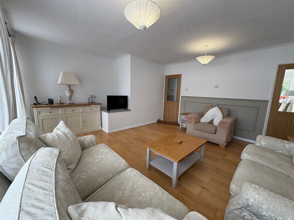 Property photo 2 of 14 Lounge