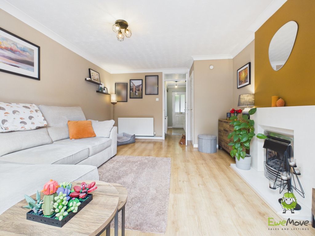 Property photo 3 of 17 Ewemove Estate Agents Basingstoke - 9 Mccartney Wa
