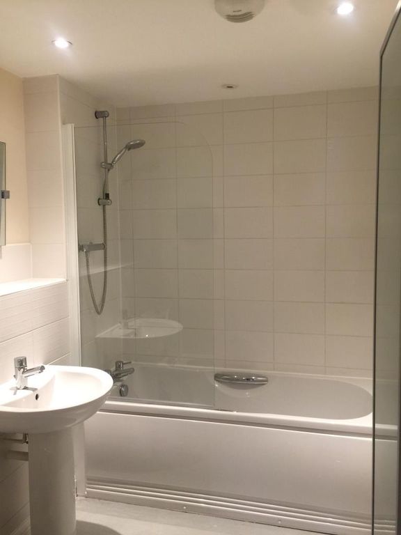 Property photo 2 of 11 Bathroom