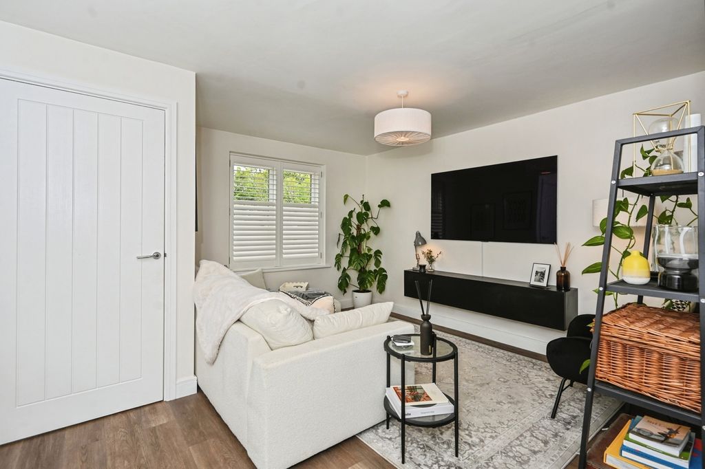 Property photo 2 of 20 Pbox-Img.Jpg