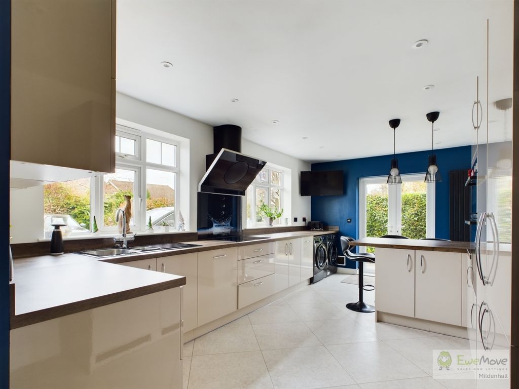 Property photo 2 of 22 Kitchen 3