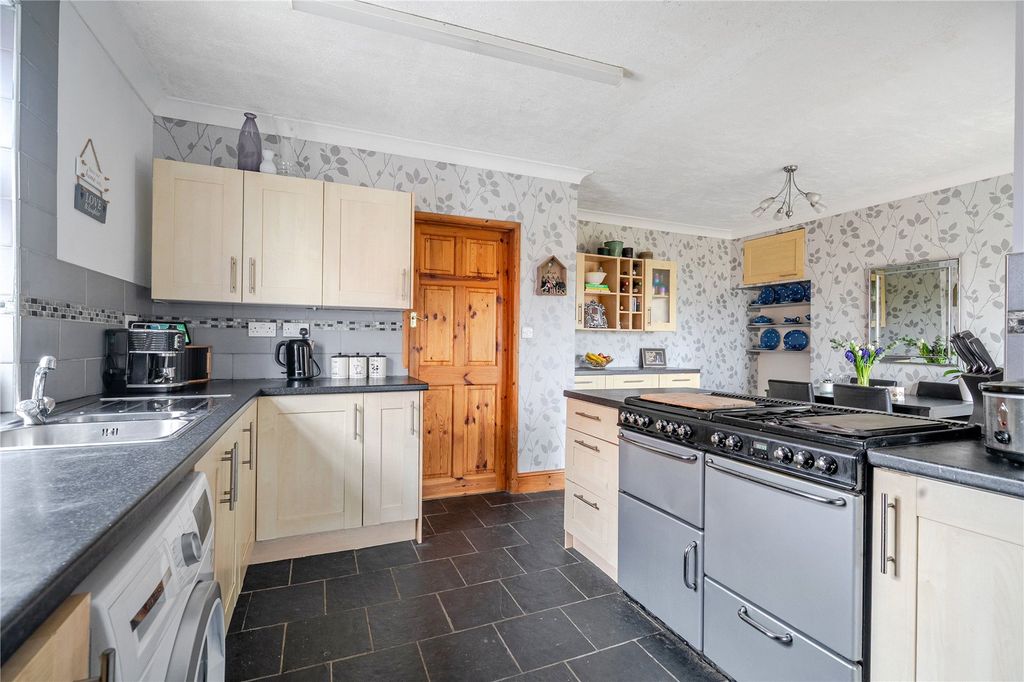 Property photo 2 of 10 Picture No. 33