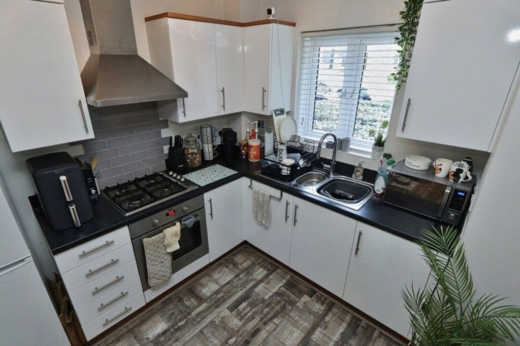 Property photo 2 of 21