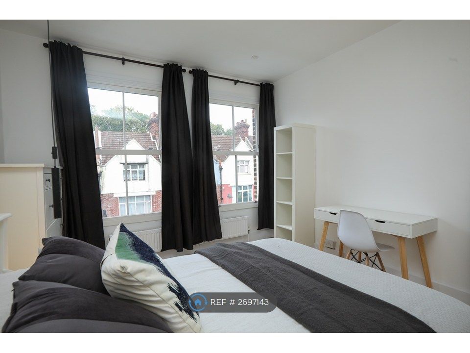 Property photo 2 of 12 Bedroom 4