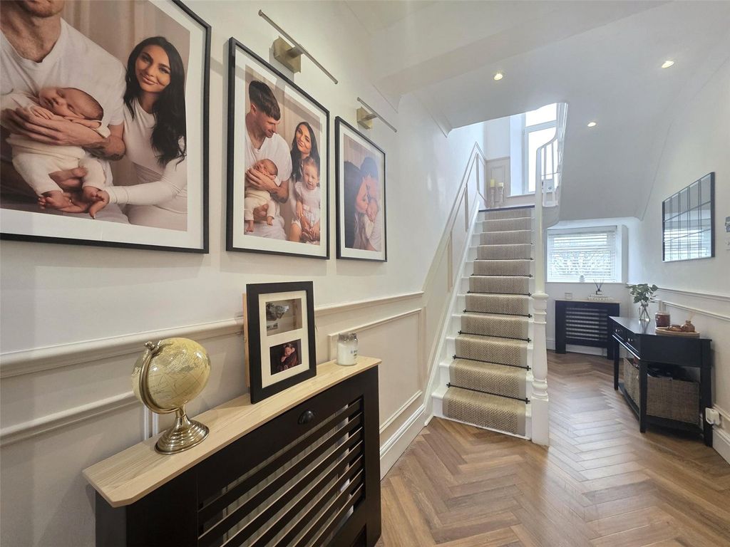 Property photo 2 of 33 Picture No. 52