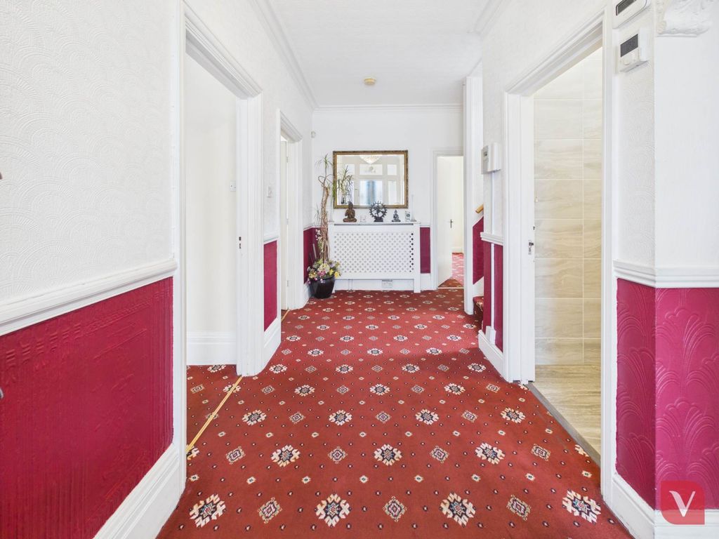 Property photo 3 of 27