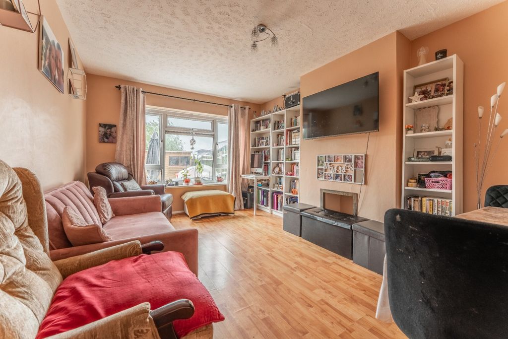 Property photo 2 of 10 5047312