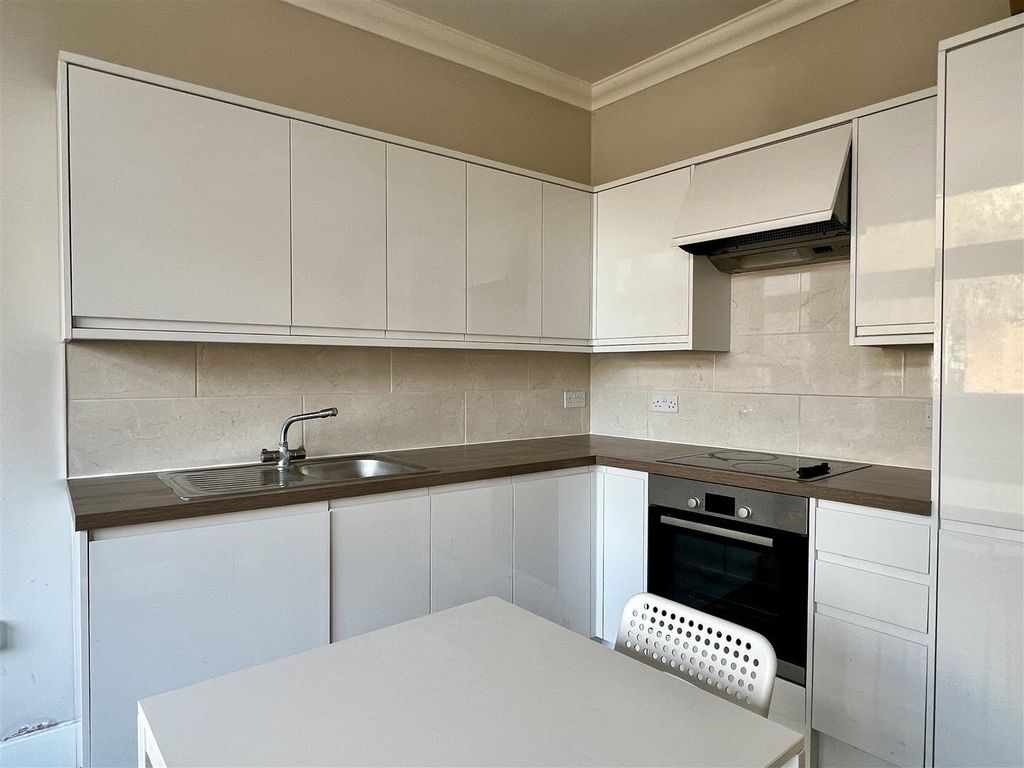 Property photo 3 of 9 R08Szk2Qykggvtsfl42Xba.Jpg