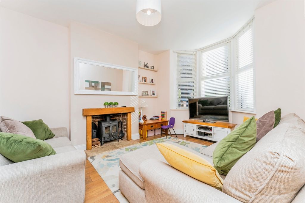 Property photo 1 of 17
