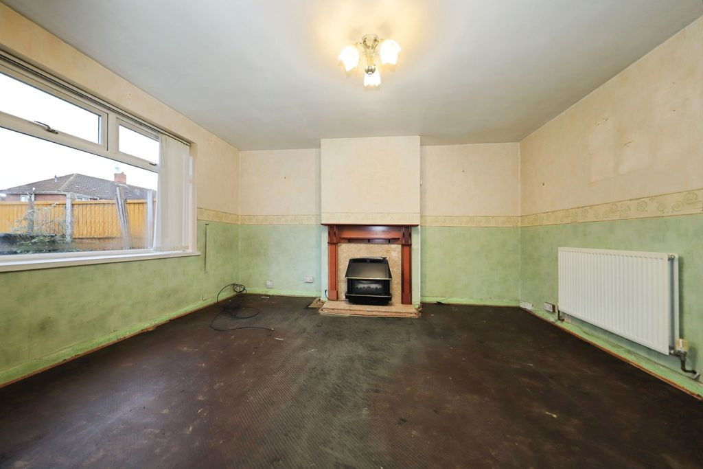 Property photo 2 of 13 Lounge