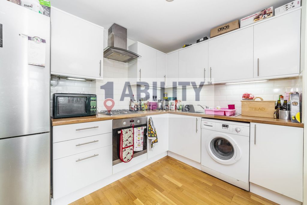 Property photo 3 of 10 Kitchen