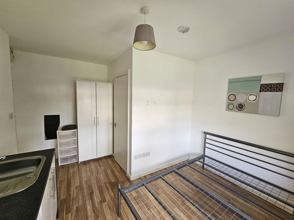 Property photo 1 of 6 Living Space