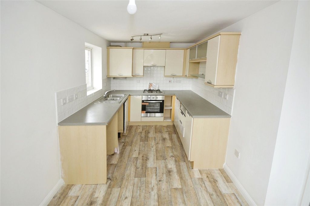 Property photo 2 of 9 Kitchen