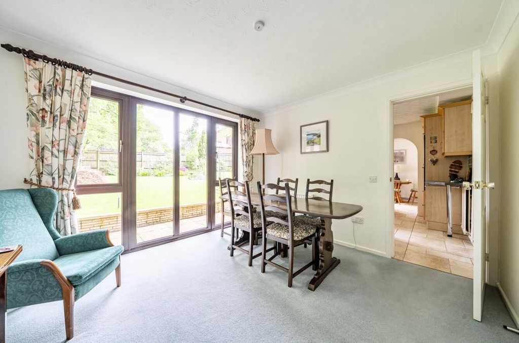Property photo 3 of 18 Ashbridge Rise 9 (8).Jpg