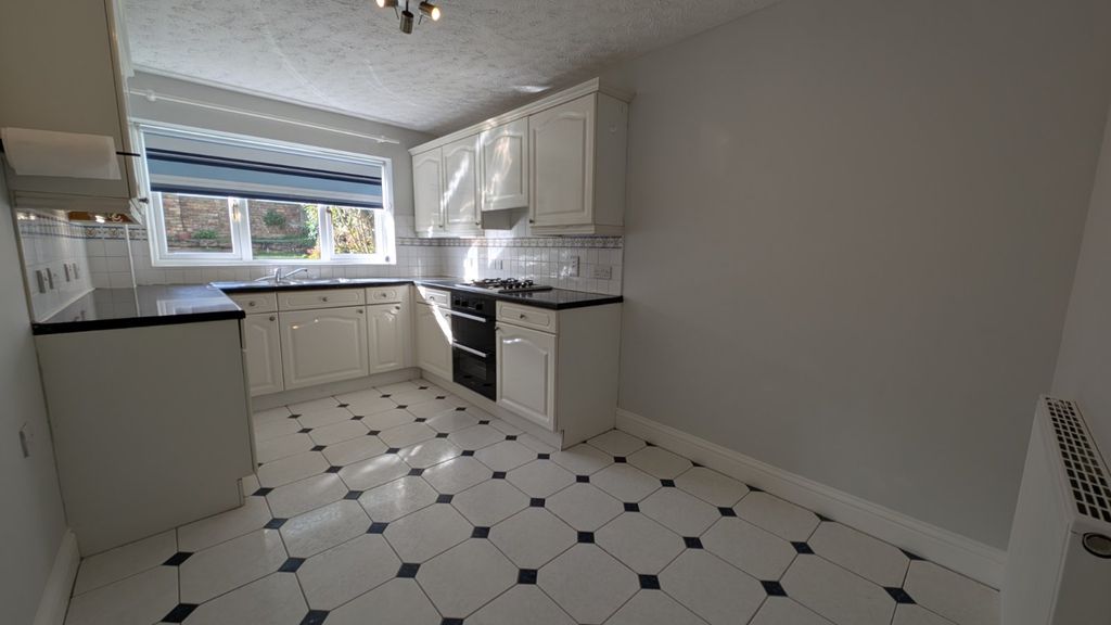 Property photo 3 of 14 Picture 3