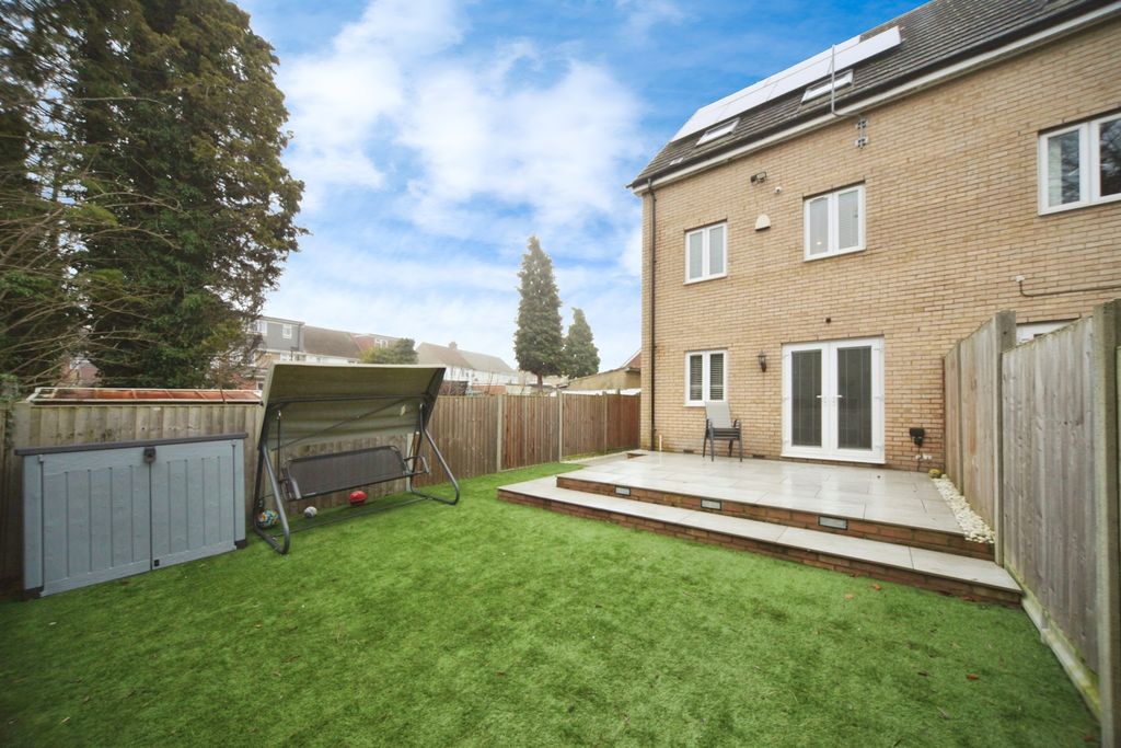 Property photo 3 of 21