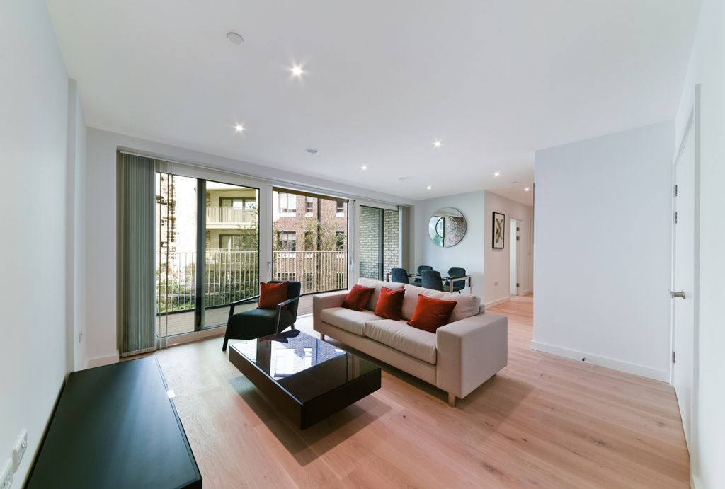 Property photo 1 of 10 Living