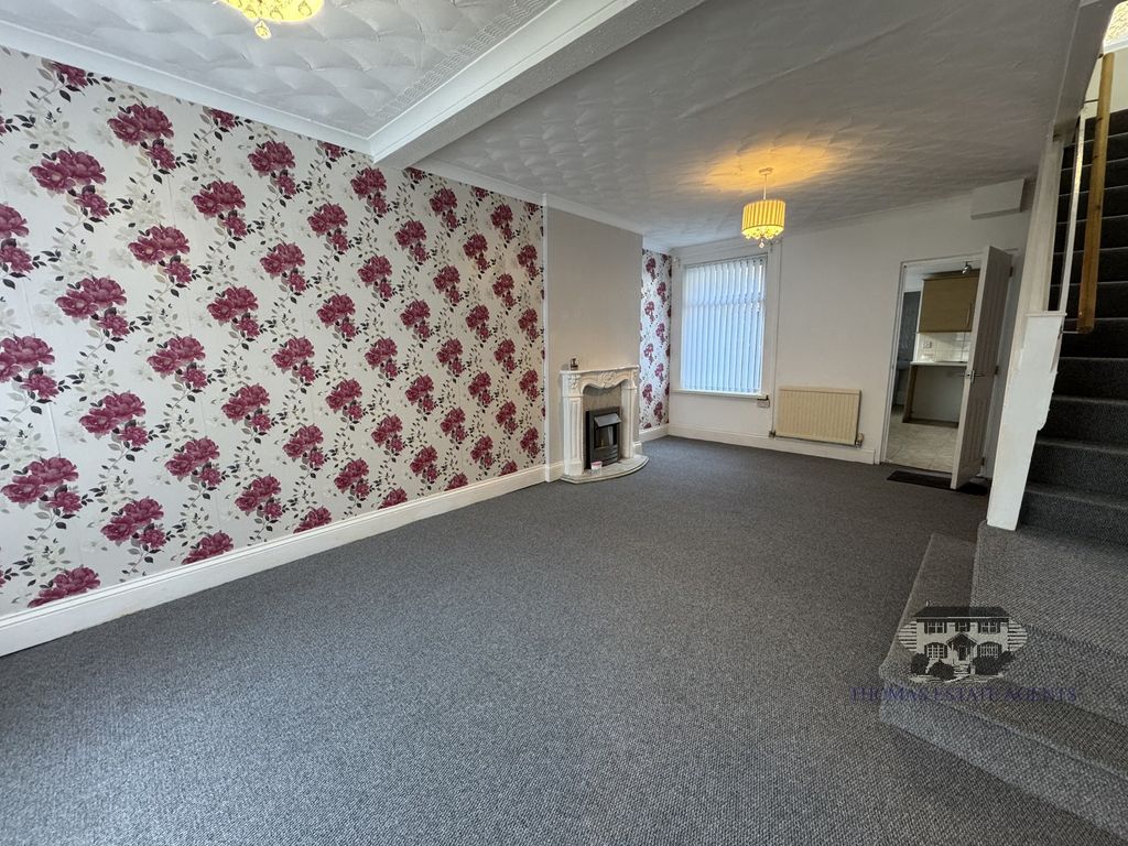 Property photo 2 of 11 Lounge