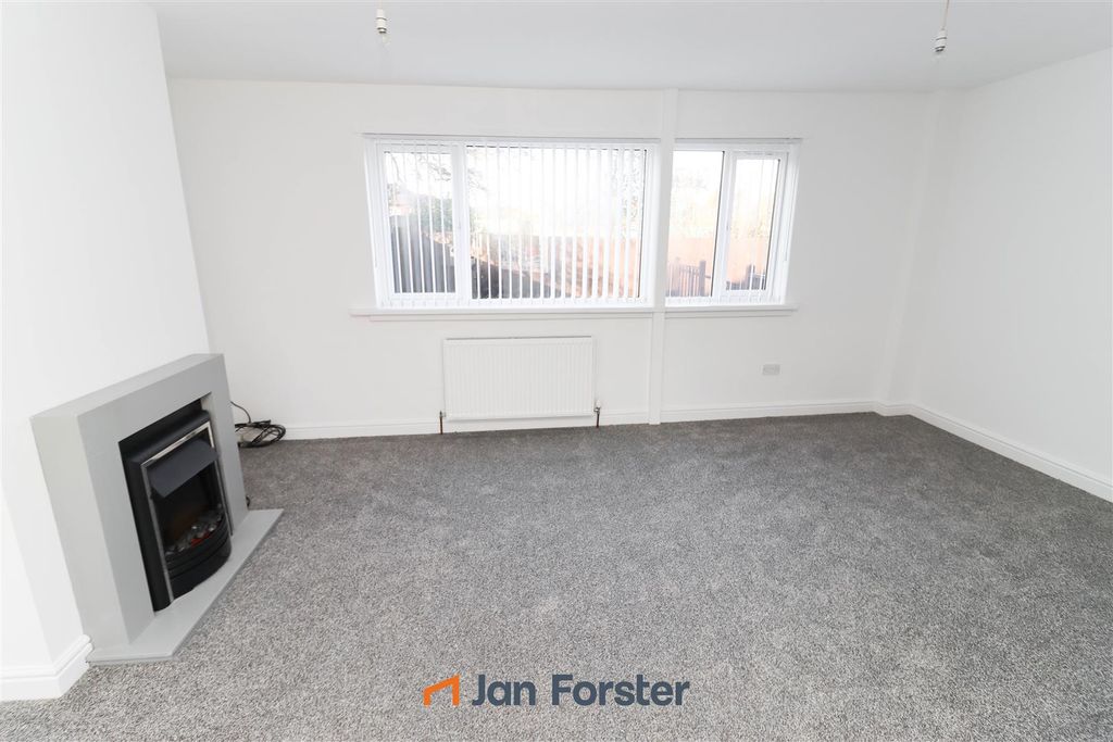 Property photo 2 of 14 Lounge