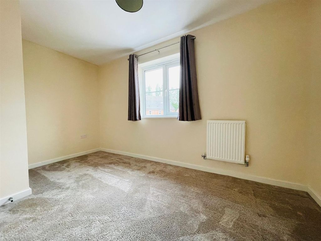 Property photo 3 of 8 Bedroom 2 (Front)