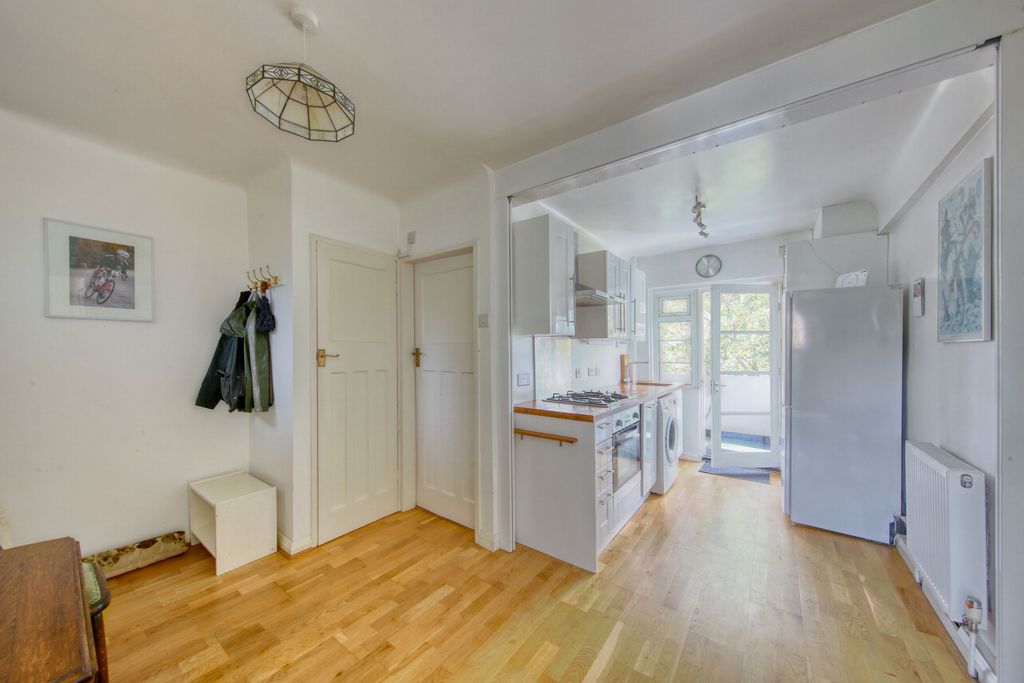 Property photo 3 of 15 Photo 6