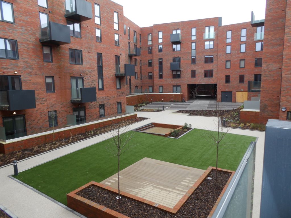 Property photo 2 of 9 Communal Gardens