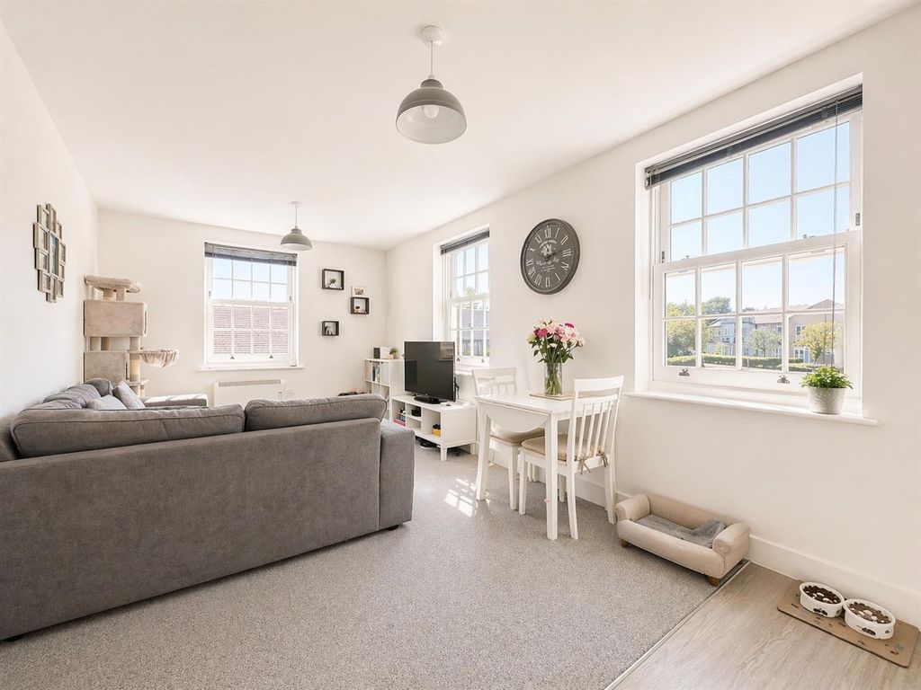 Property photo 2 of 11 Living Space.Png