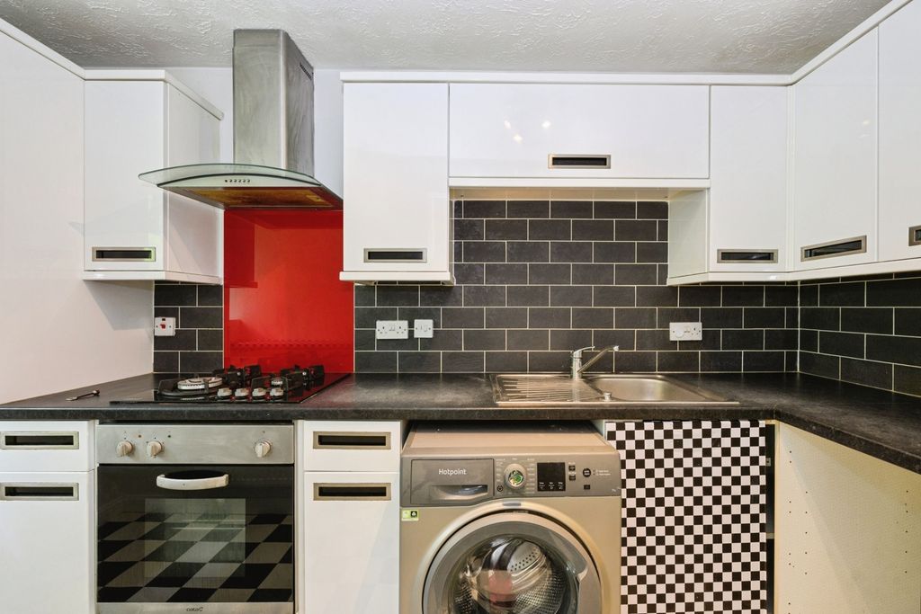 Property photo 3 of 16 Pbox-Img.Jpg