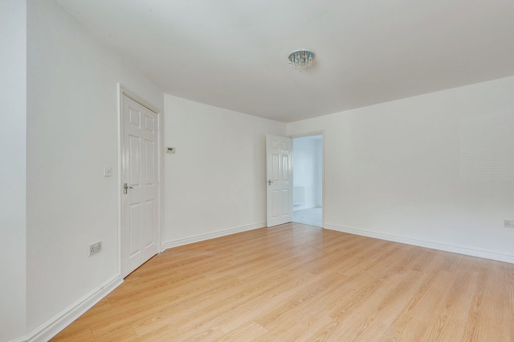 Property photo 3 of 20 Pbox-Img.Jpg