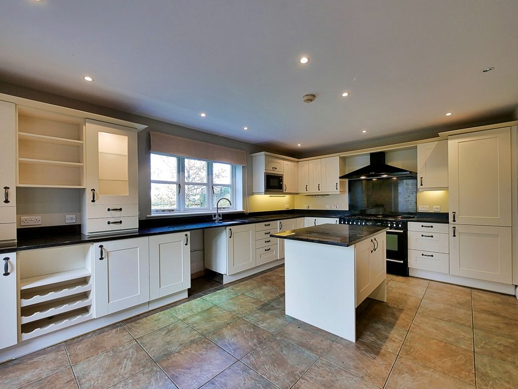 Property photo 3 of 17 Kitchen Diner