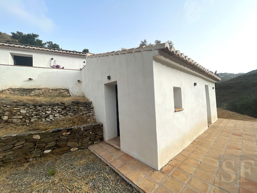 Property photo 2 of 13