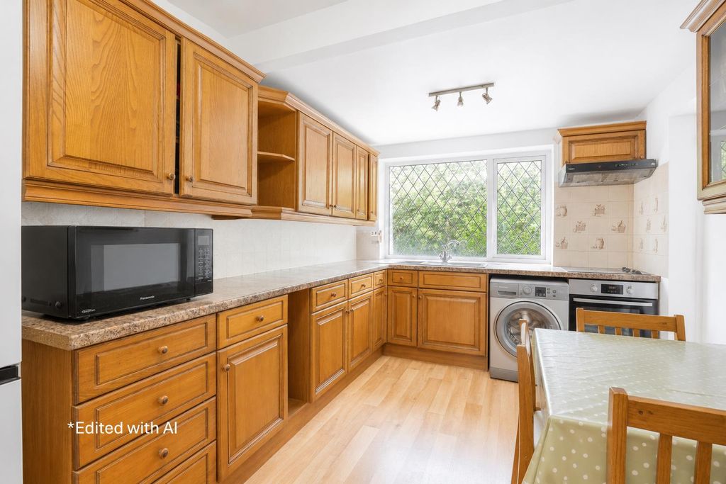 Property photo 2 of 10 Kitchen