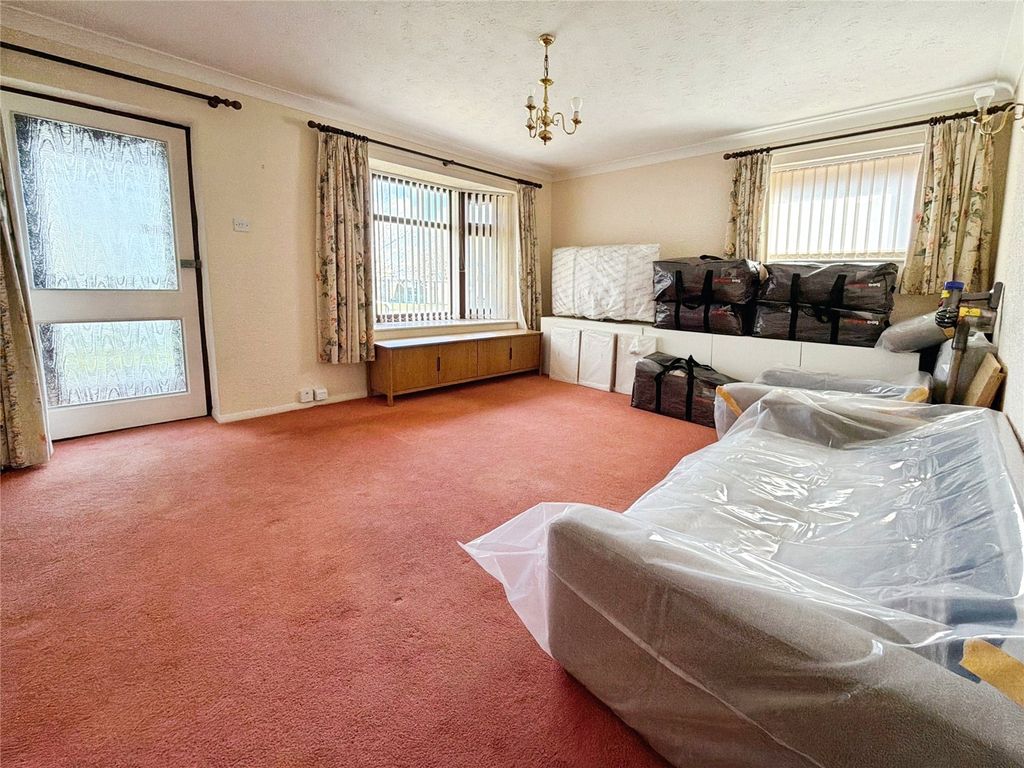 Property photo 2 of 9 Lounge