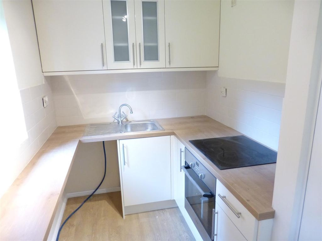 Property photo 2 of 9 Kitchen