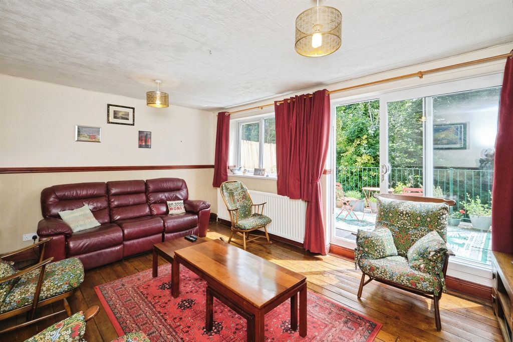 Property photo 3 of 20